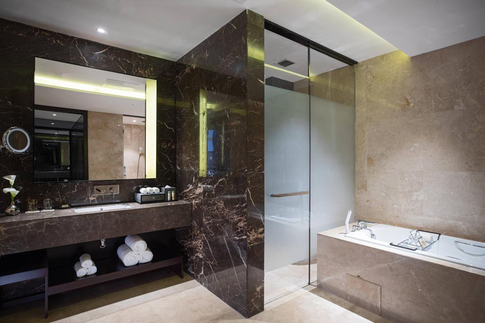 Renaissance Shenyang West Hotel Exterior foto