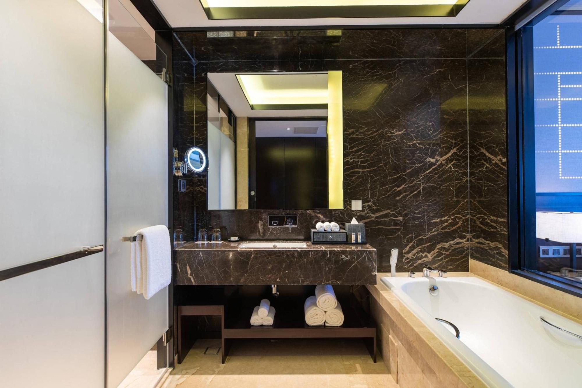 Renaissance Shenyang West Hotel Exterior foto